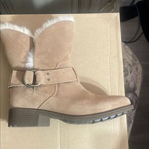Women's UGG boots New